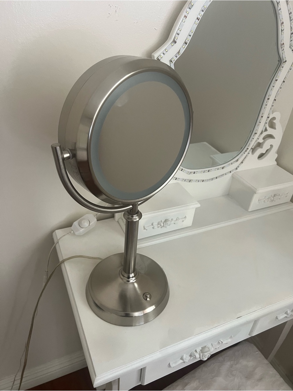 2 Makeup Mirrors - Picture 4 of 4